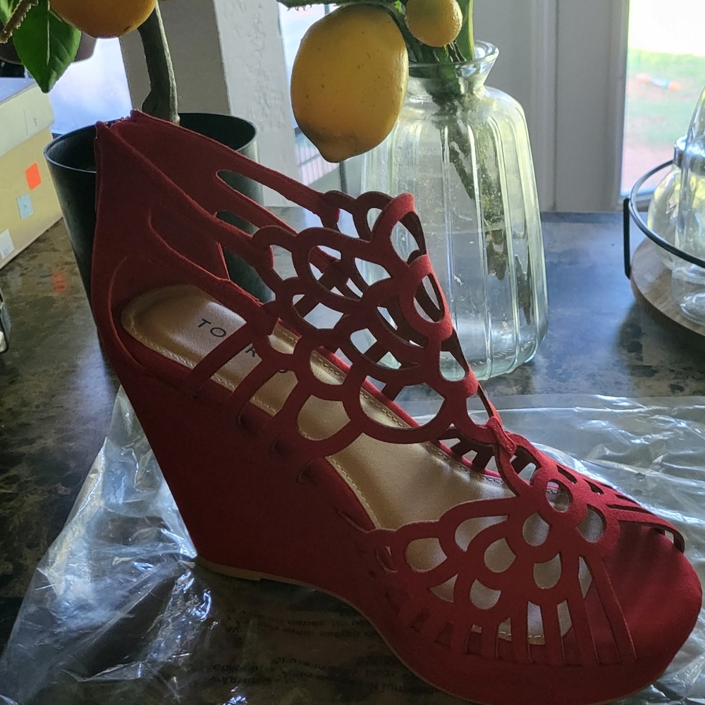 Red Circle Cut-out Platform